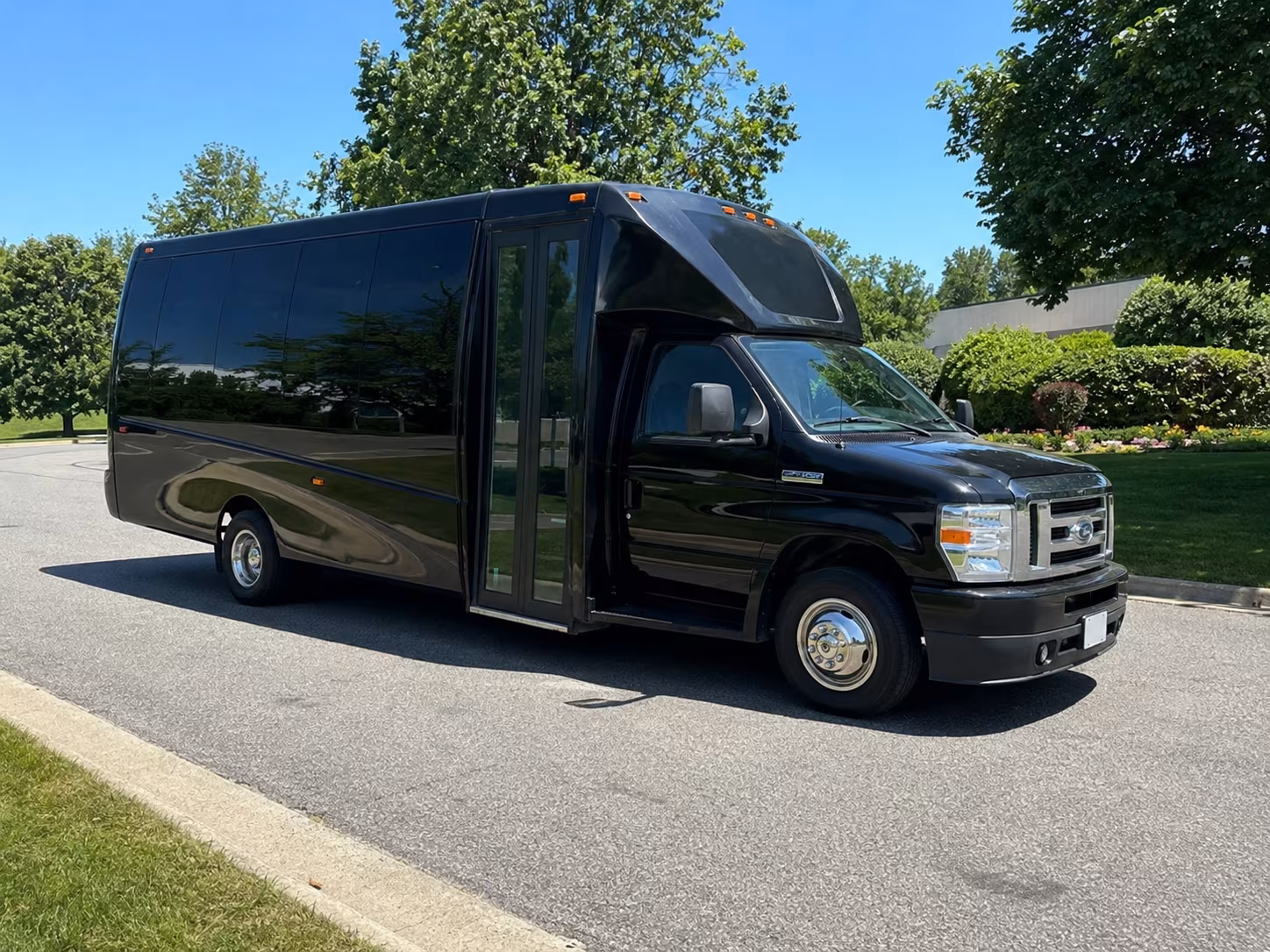 Tucson Winery Tour & Pub Crawl Transportation party bus exterior